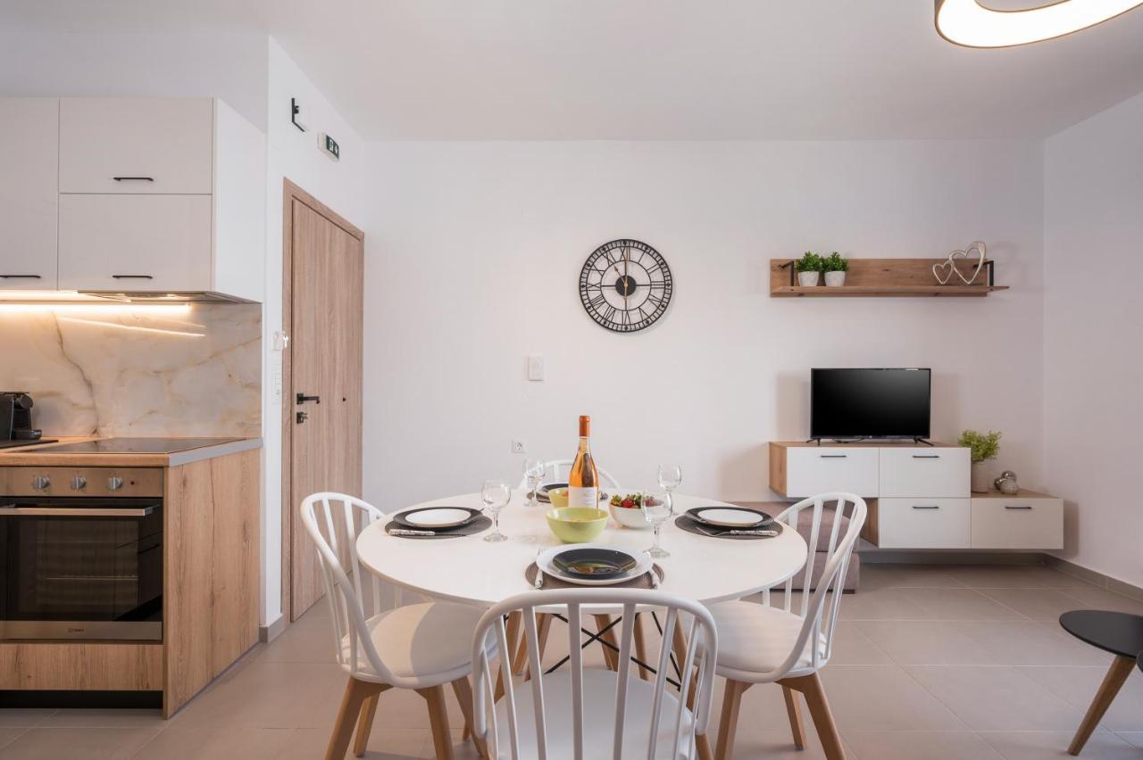 Indigo Blue Seaside Deluxe Apartments กิสเซมอส ภายนอก รูปภาพ
