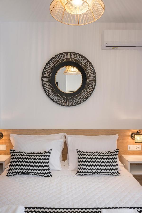 Indigo Blue Seaside Deluxe Apartments กิสเซมอส ภายนอก รูปภาพ