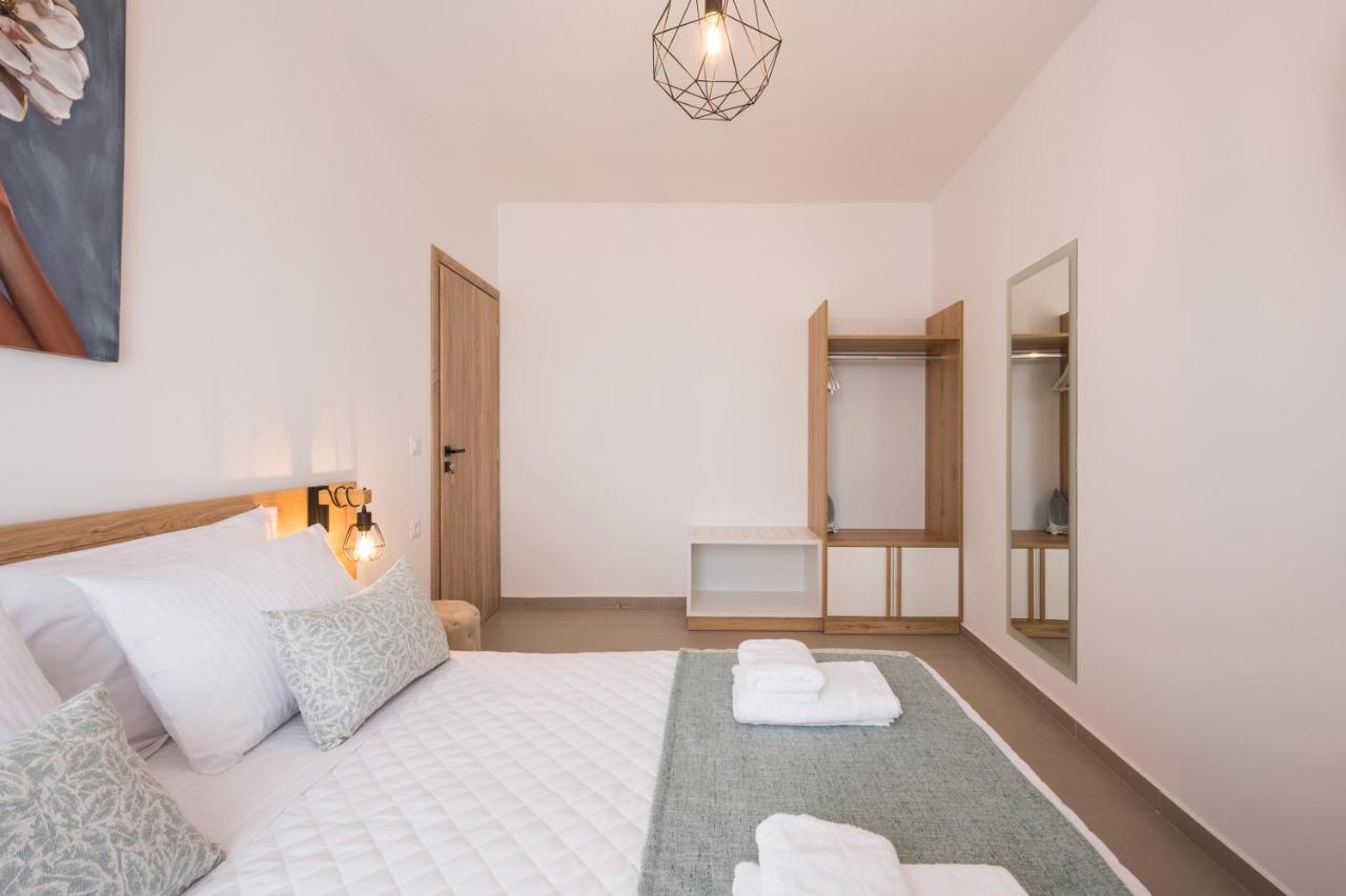 Indigo Blue Seaside Deluxe Apartments กิสเซมอส ภายนอก รูปภาพ