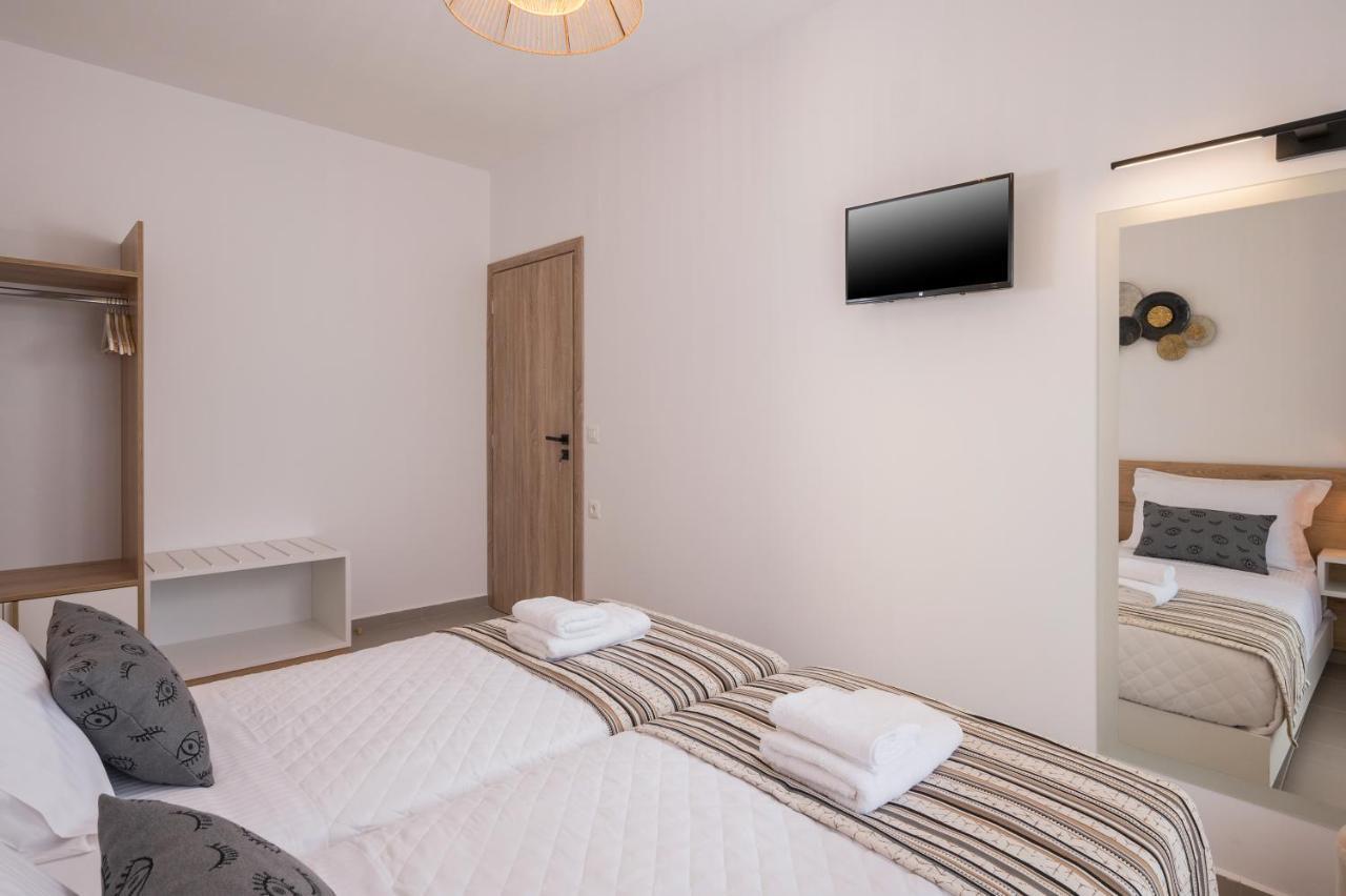 Indigo Blue Seaside Deluxe Apartments กิสเซมอส ภายนอก รูปภาพ