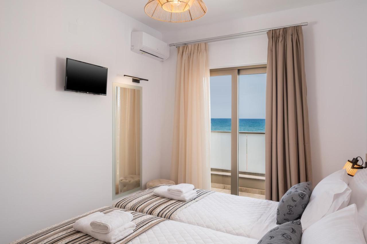 Indigo Blue Seaside Deluxe Apartments กิสเซมอส ภายนอก รูปภาพ