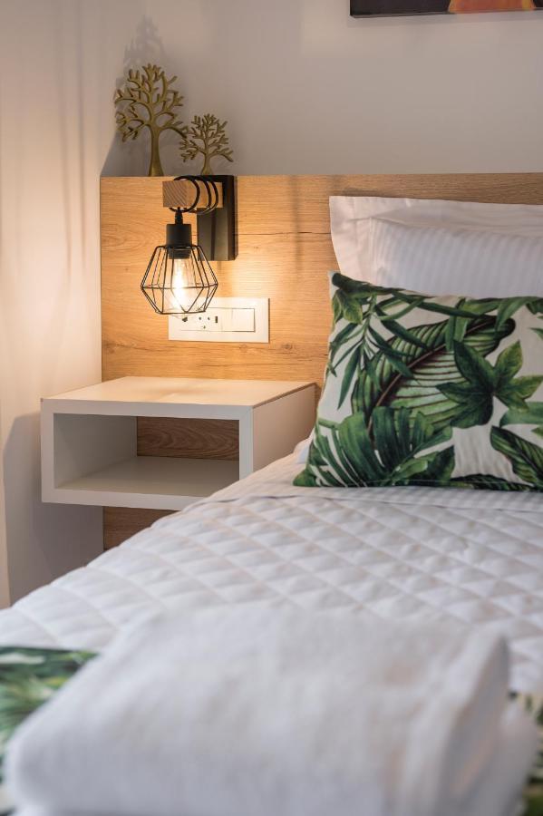 Indigo Blue Seaside Deluxe Apartments กิสเซมอส ภายนอก รูปภาพ