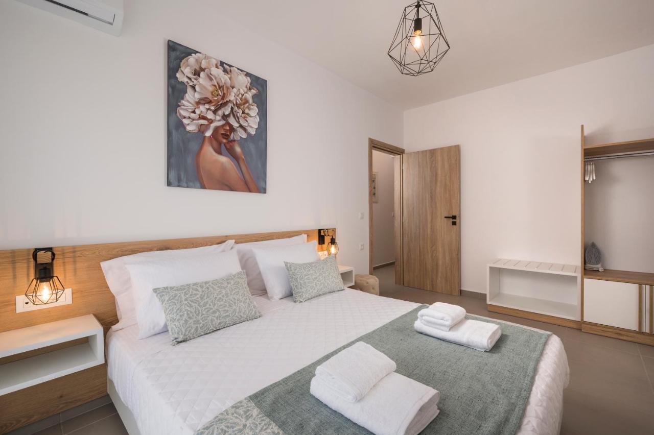 Indigo Blue Seaside Deluxe Apartments กิสเซมอส ภายนอก รูปภาพ