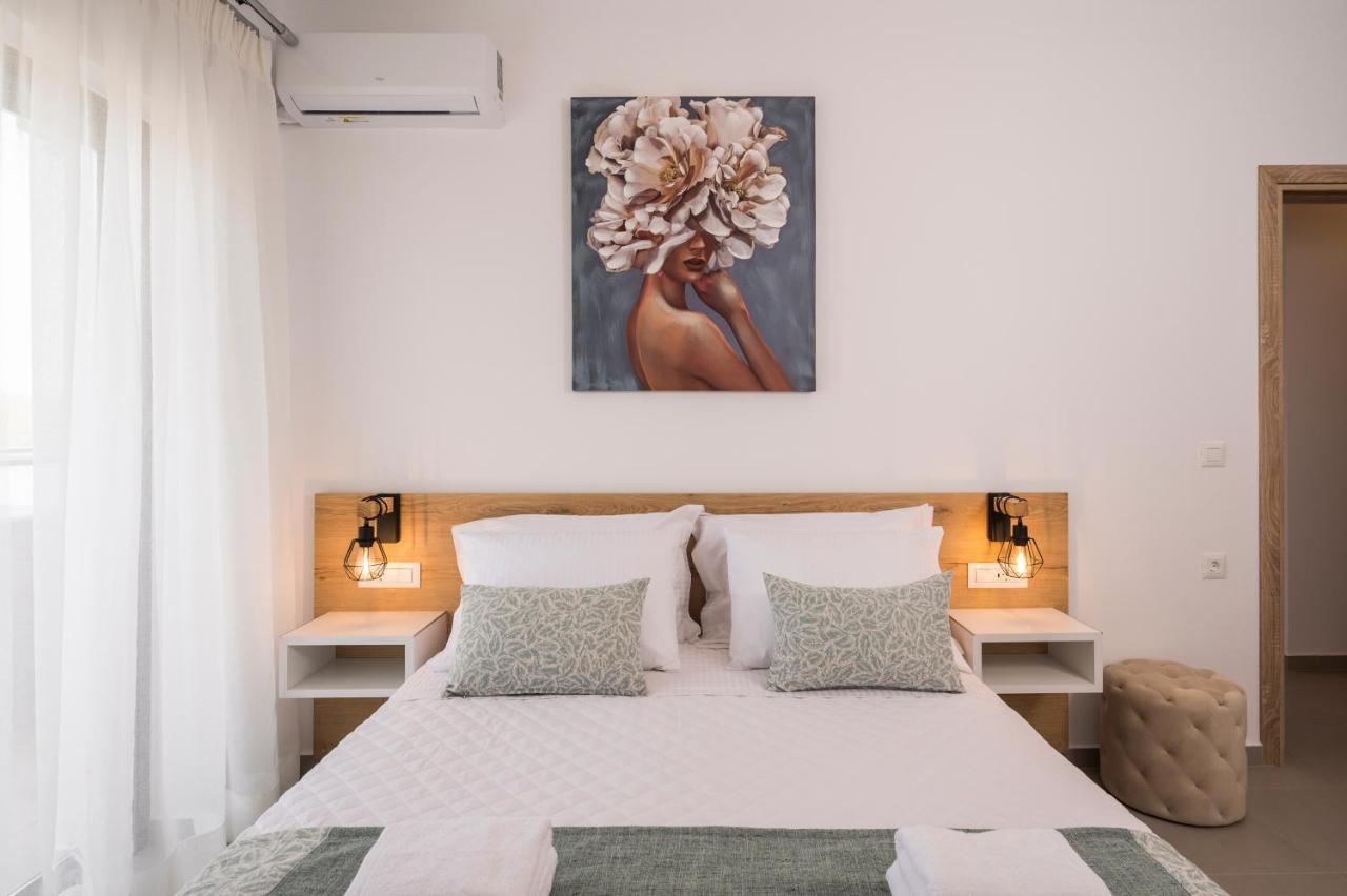 Indigo Blue Seaside Deluxe Apartments กิสเซมอส ภายนอก รูปภาพ