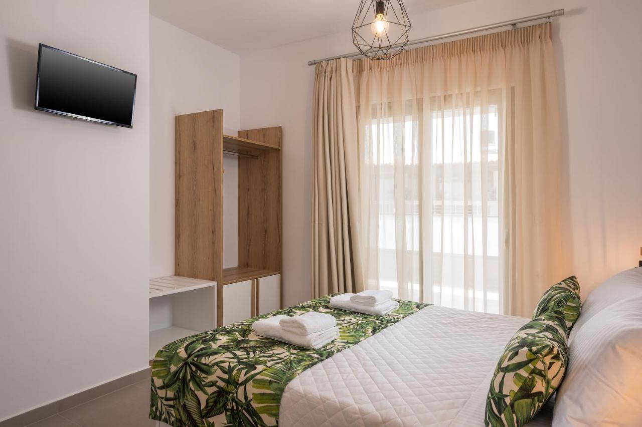 Indigo Blue Seaside Deluxe Apartments กิสเซมอส ภายนอก รูปภาพ